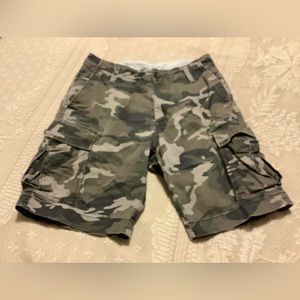 Mens Old Navy cargo shorts size 28